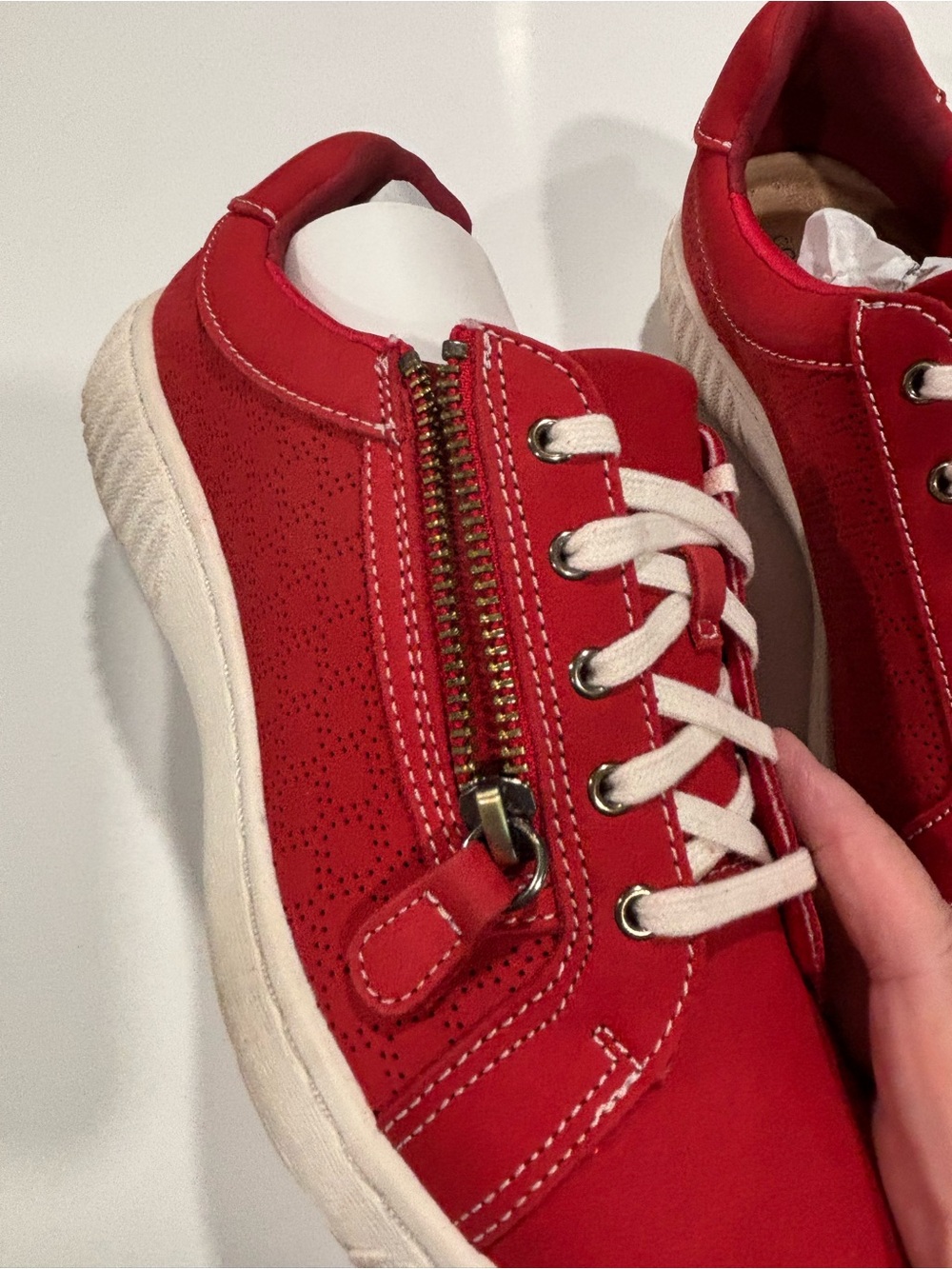 New without tags Clark’s Red Side Zip Tennis Shoes, Size 8 - Picture 2 of 7